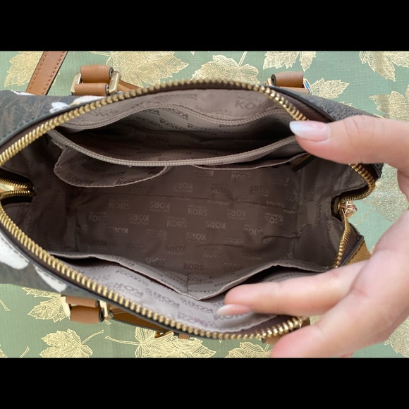 Michael Kors Aria small signature bag - Picture 3 of 4